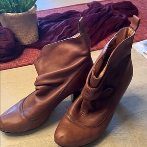 Leather Ankle Boots soft brown and ready to go in style and comfort